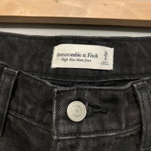 A&F black high rise mom Jean - size 28